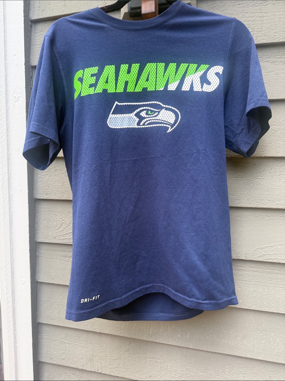 Seattle Seahawks Short Sleeve Tee in Navy with Green and White Logo size Small